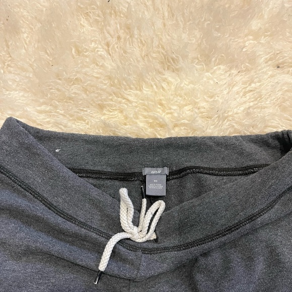 Aerie Dark Heather Grey Crop Sweatpants Size M - Picture 2 of 6